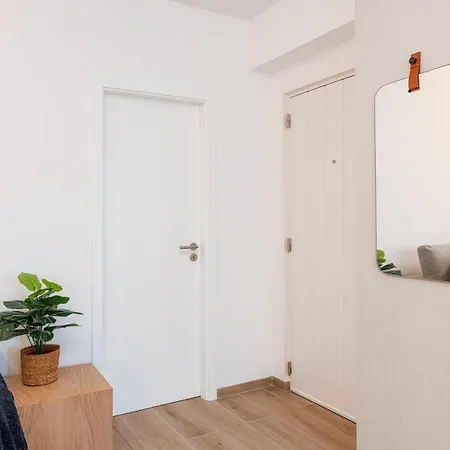 Apartment Catch - *